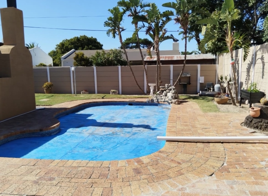 4 Bedroom Property for Sale in Bothasig Western Cape